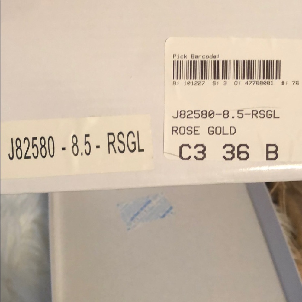 SOLD!!! -  Gold Sneakers size 8.5 NWT - Picture 4 of 5